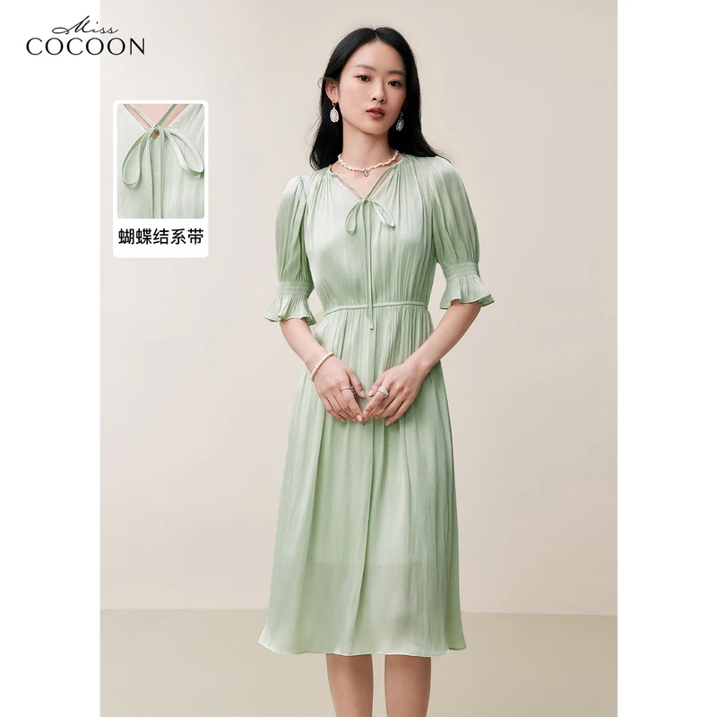 missCOCOON温柔裙子夏装新款女装微珠光肌理V领泡泡袖连衣裙