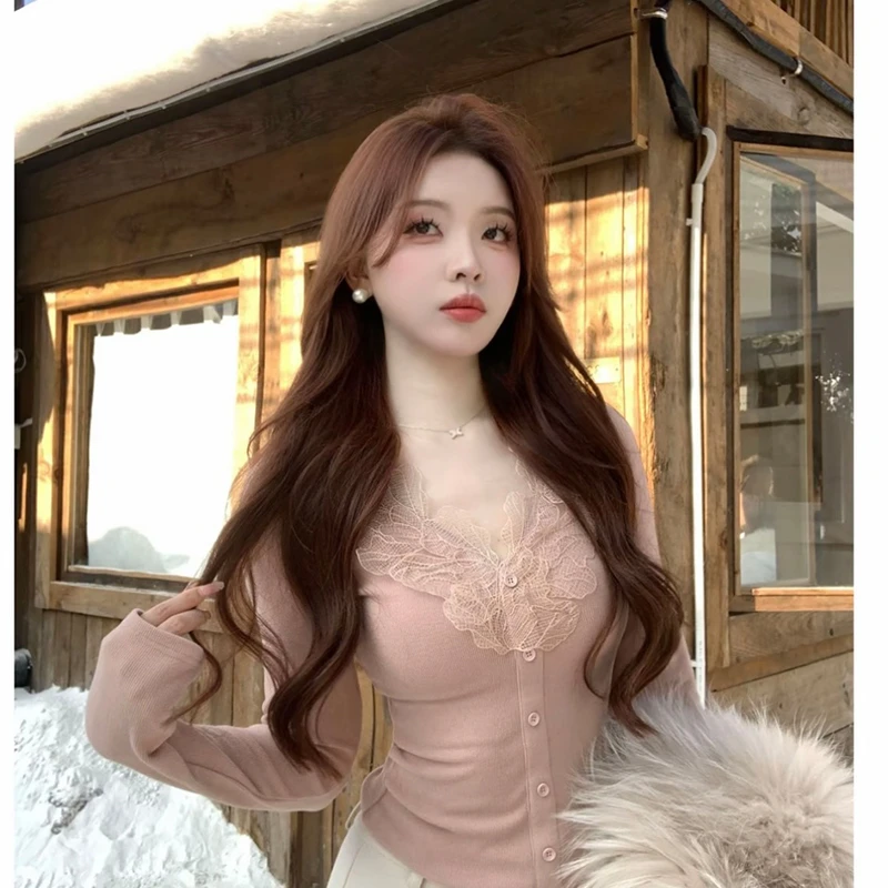 【现货旗舰正品】蕾丝V领名媛气质修身纯欲风上衣秋冬时尚打底衫