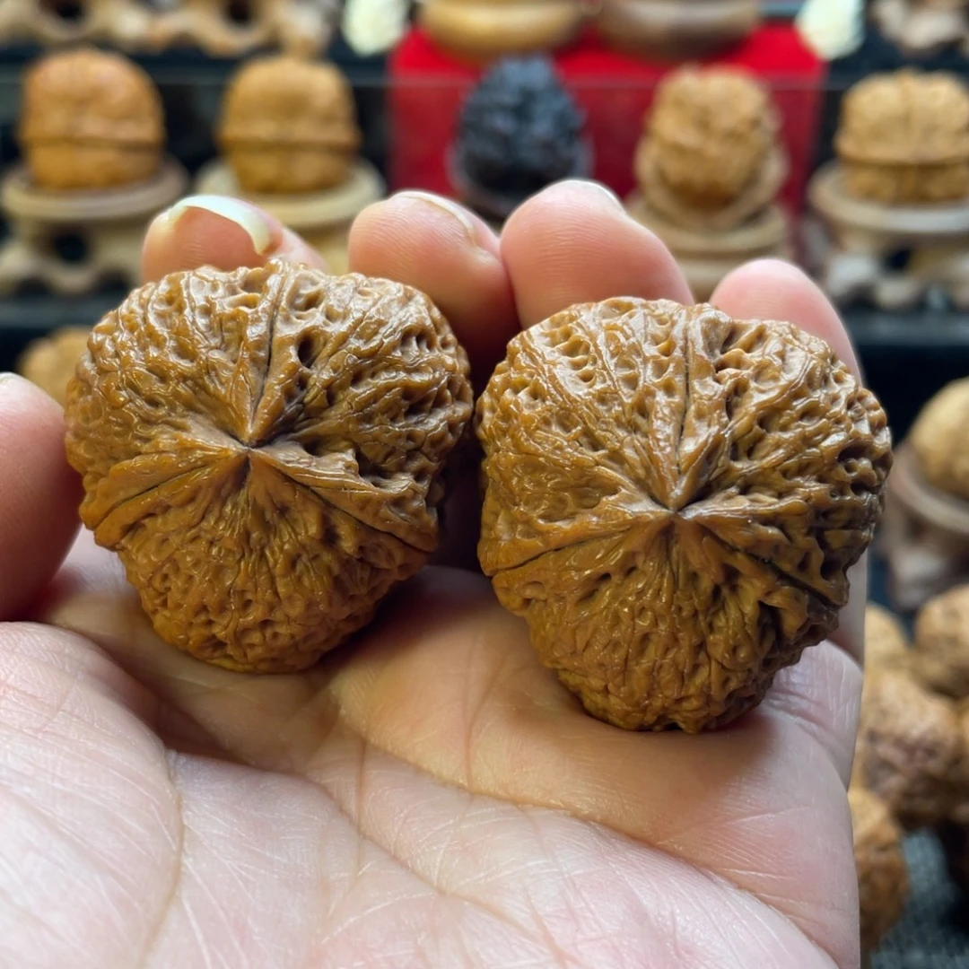 把件文玩核桃蜂窝纹三棱