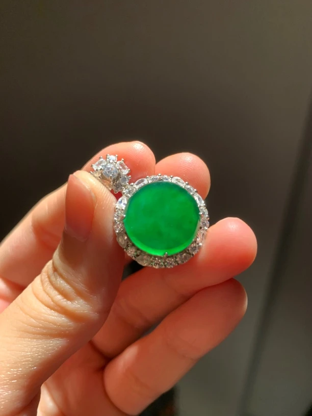 天然A货翡翠圆牌吊坠