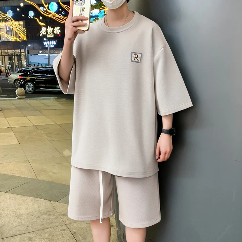 时尚宽松半袖T恤两件套上衣短裤一套穿搭夏季潮流休闲运动套装男