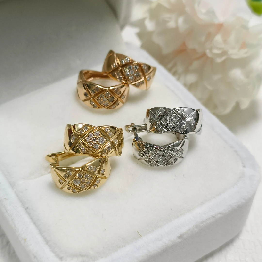 18k金菱格耳包镶钻时尚高级气质简约款经典精致百搭/多样性发一件