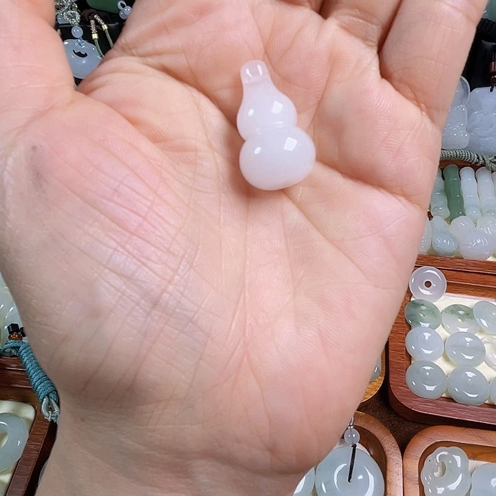 石英质玉未镶嵌颈饰