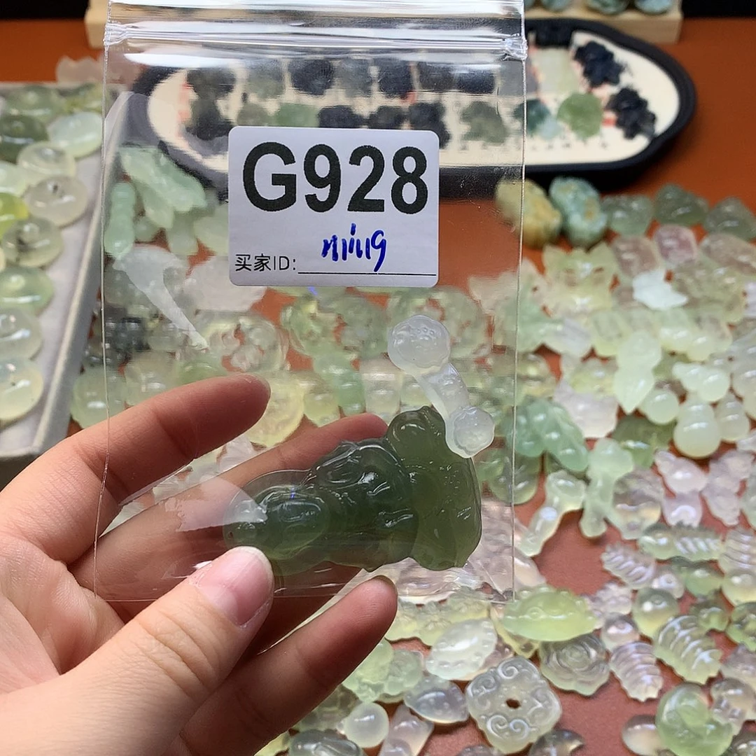 m***铭蛇纹石玉未镶嵌颈饰