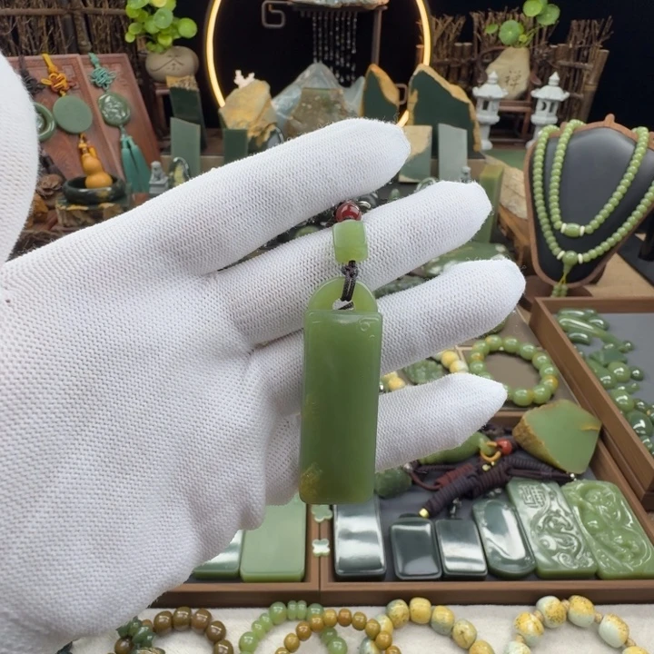 …***伱岫岩河磨玉（透闪石质玉）未镶嵌颈饰