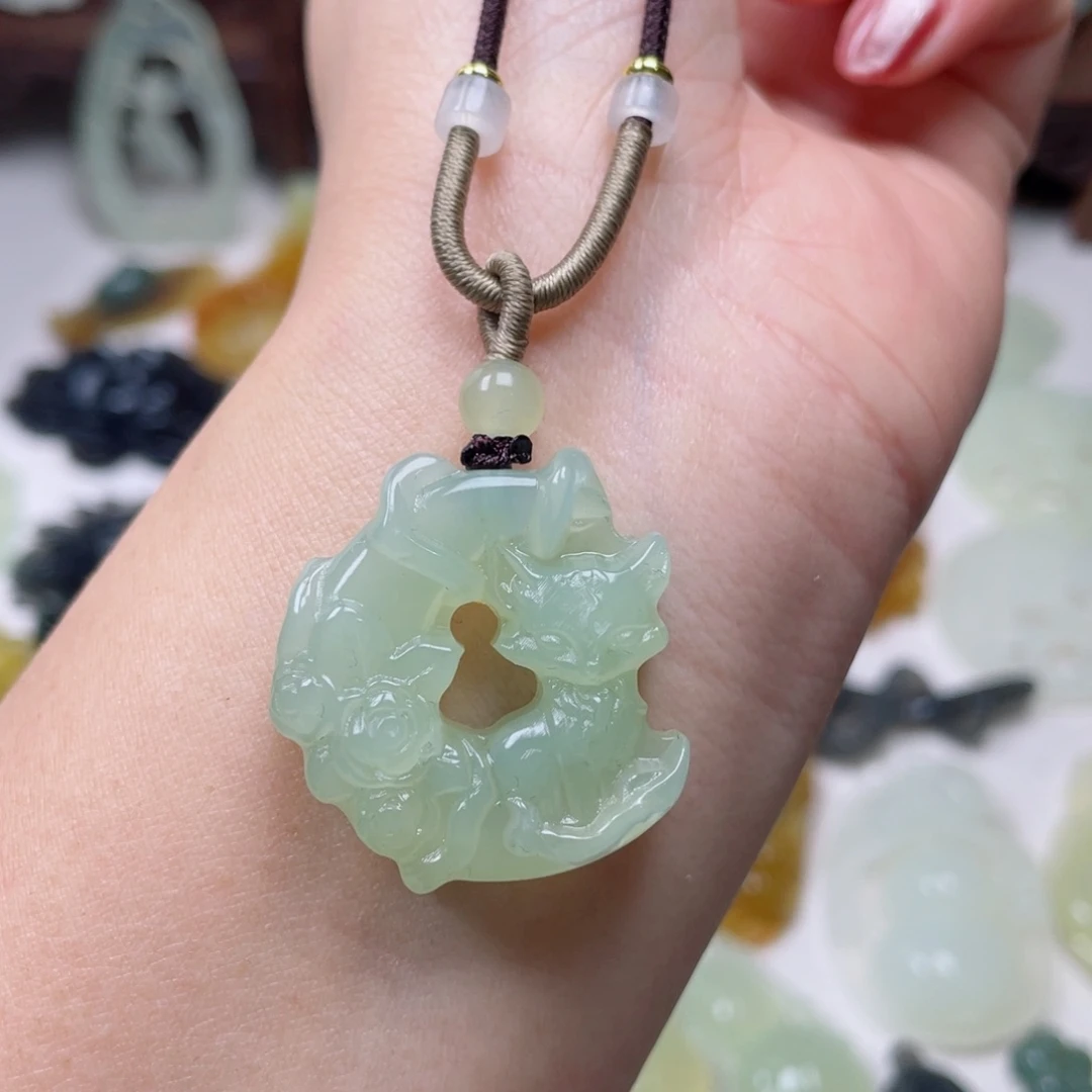 蛇纹石玉颈饰未镶嵌