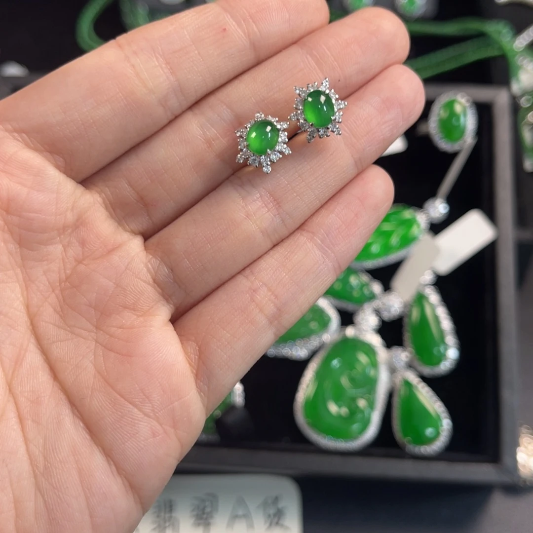 翡翠18K金镶嵌戒指蛋面耳钉