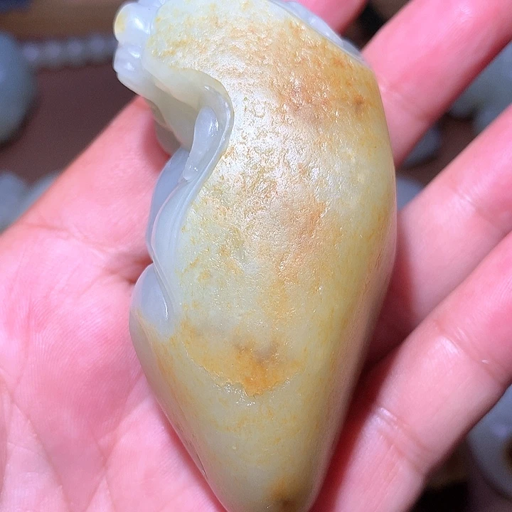 风***灯和田玉（糖玉）未镶嵌颈饰
