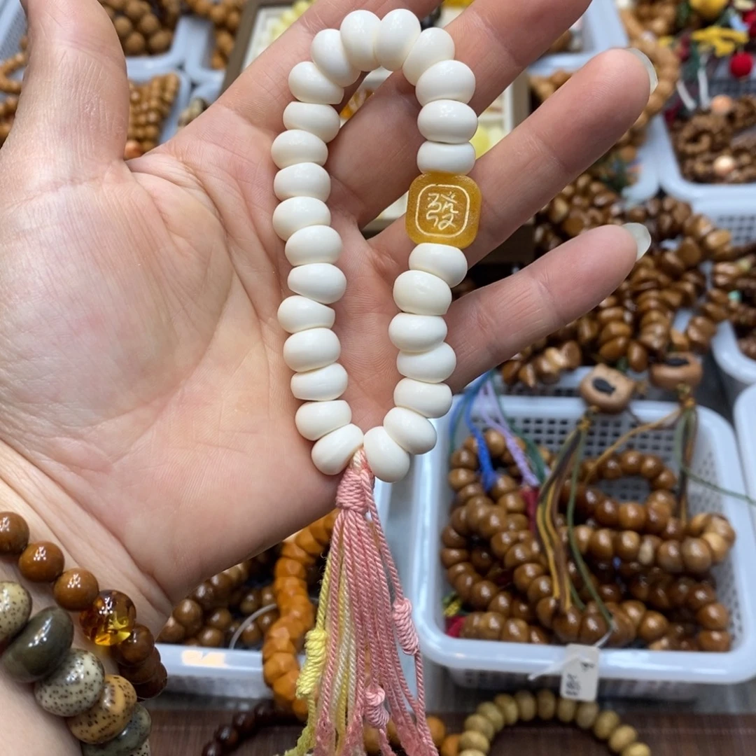 白玉菩提吊坠卡12mm牛骨蒜瓣大肠小手持