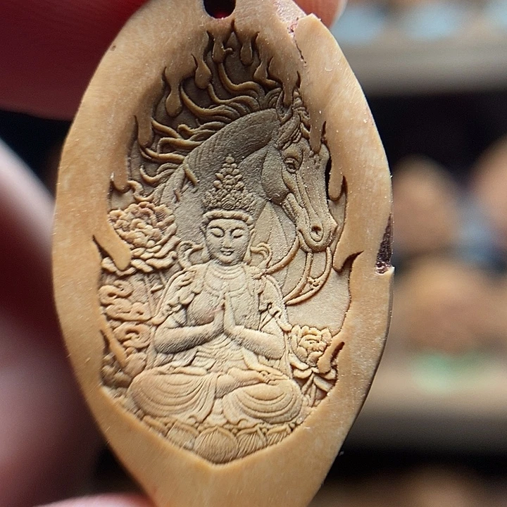 桃核侧挂大势至菩萨