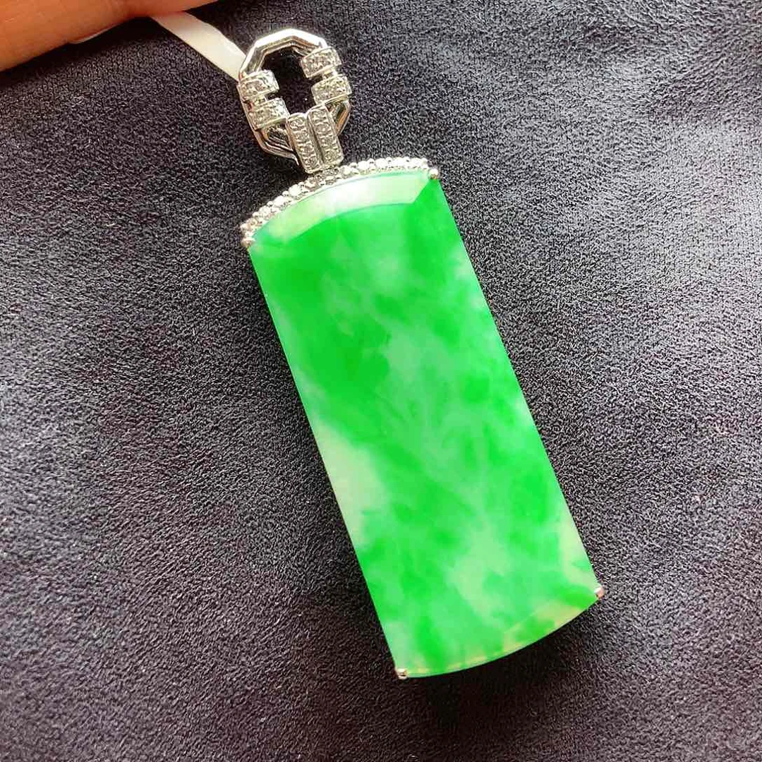 翡翠颈饰铂Pt900镶嵌迷**泡上新