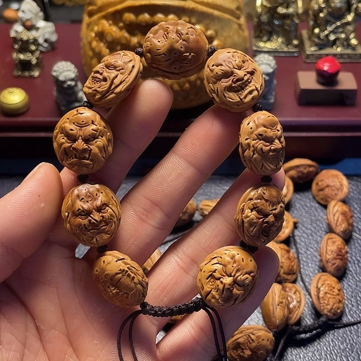 大桃核雕刻瑕疵恶僧