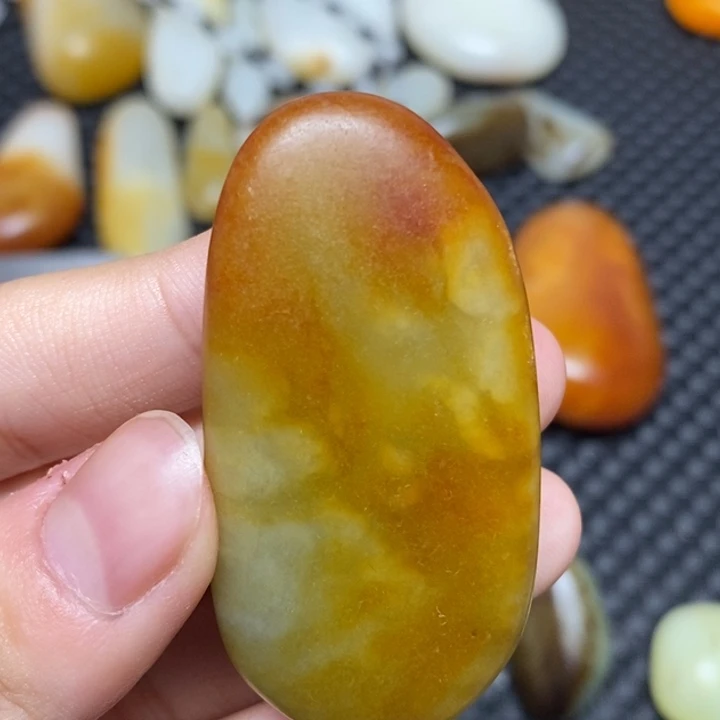 和田玉未镶嵌把件