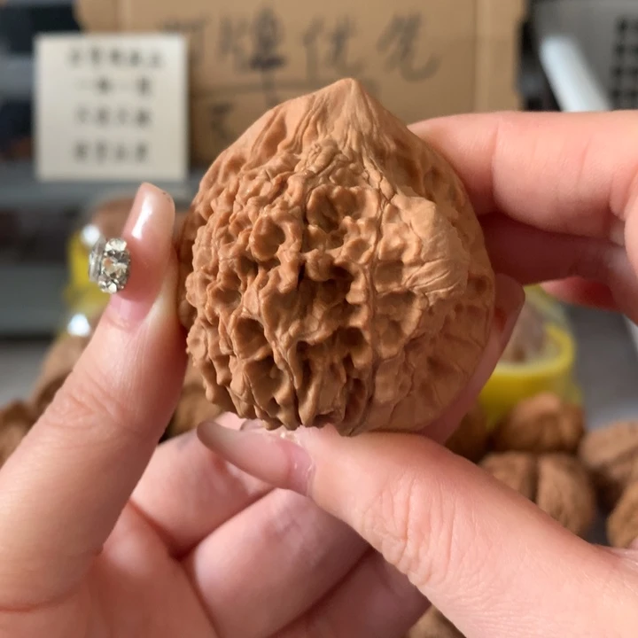 ，***，文玩核桃吊坠异形单只，有瑕疵