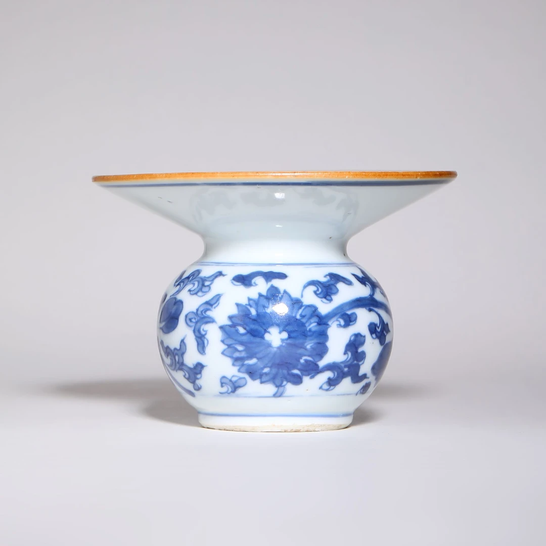 9611 清顺治 青花缠枝莲纹渣斗