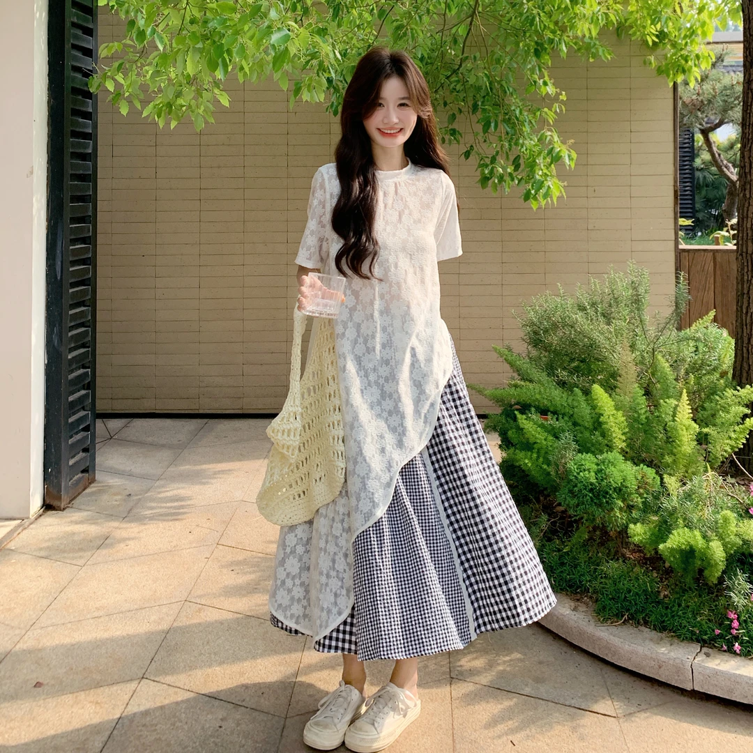 2025超火减龄套装女夏新款松弛感蕾丝不规则罩衫格纹半身裙两件套