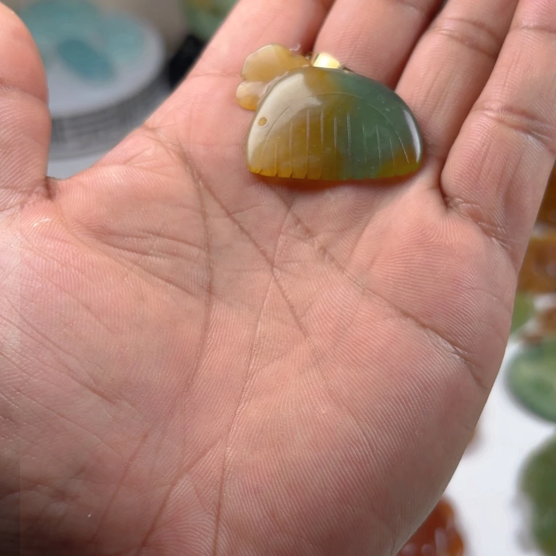 蛇纹石玉颈饰未镶嵌