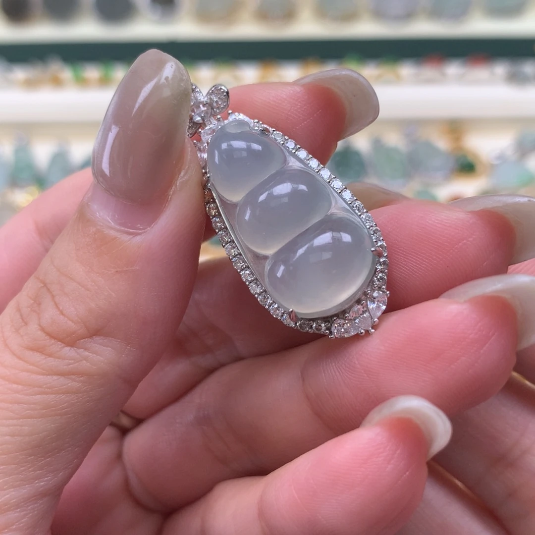 颈饰银S925镶嵌翡翠豆子