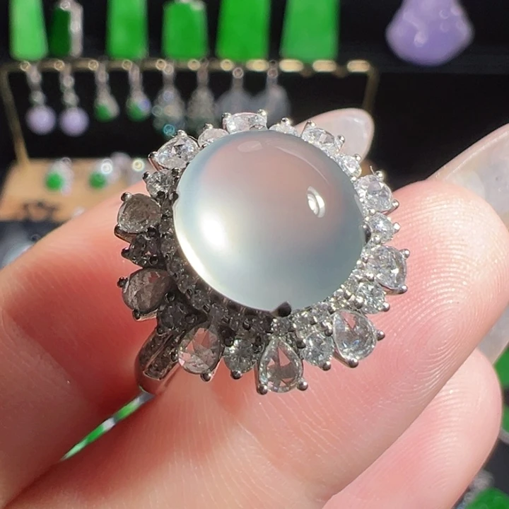 18K金镶嵌挂件翡翠戒指