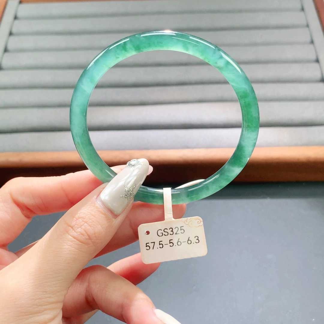 翡翠未镶嵌手镯天然