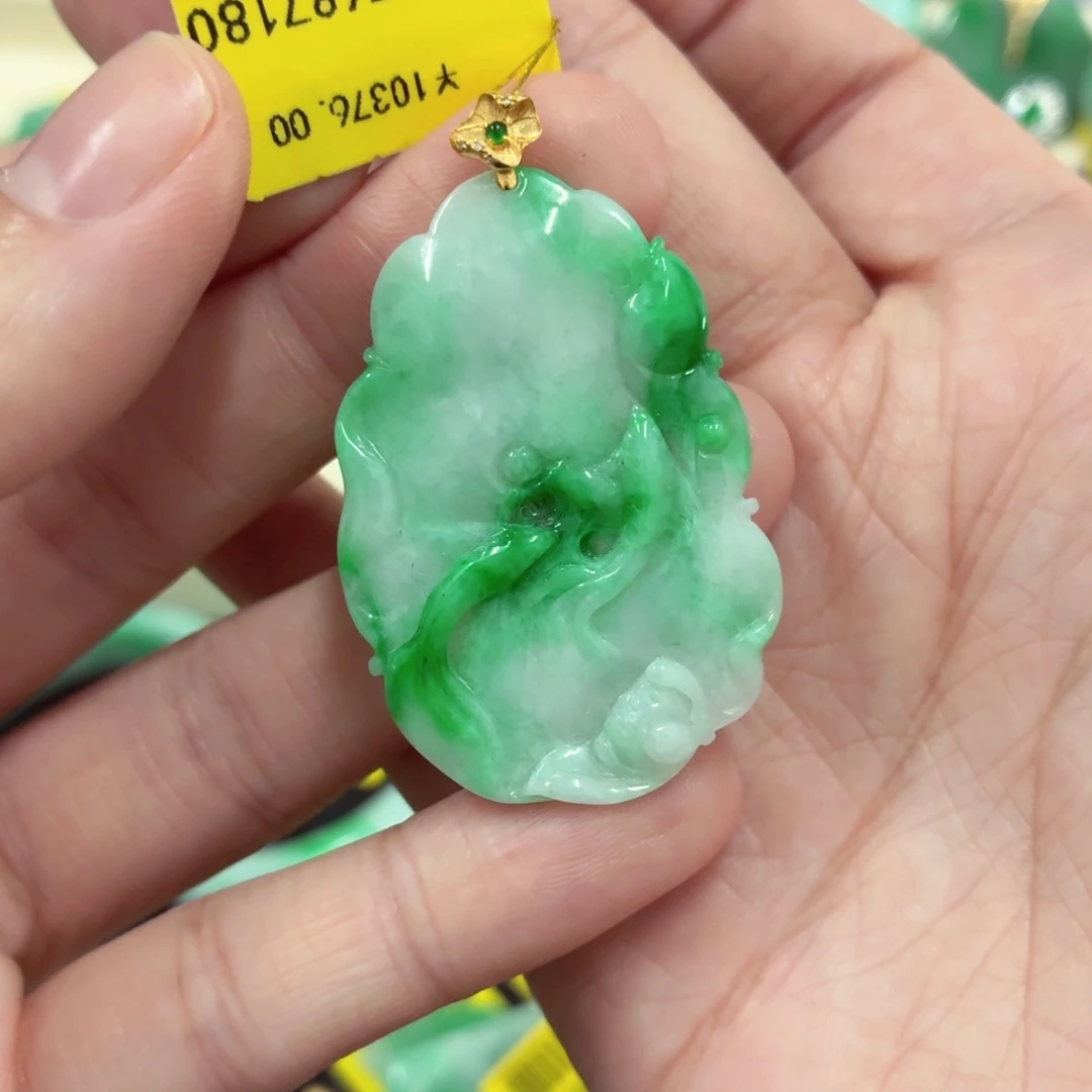 翡翠18K金镶嵌颈饰