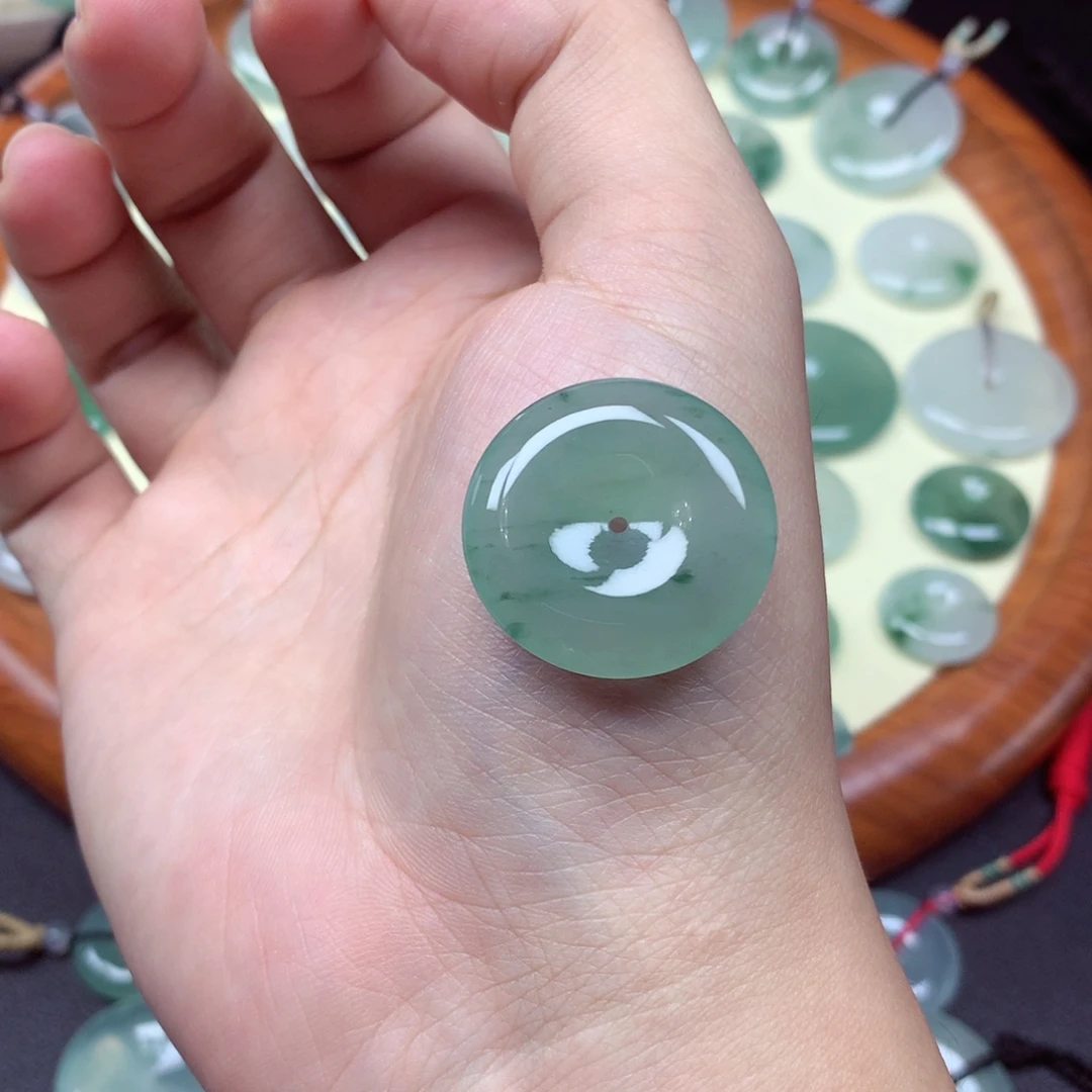 翡翠未镶嵌颈饰吊坠26.2/5.6mm