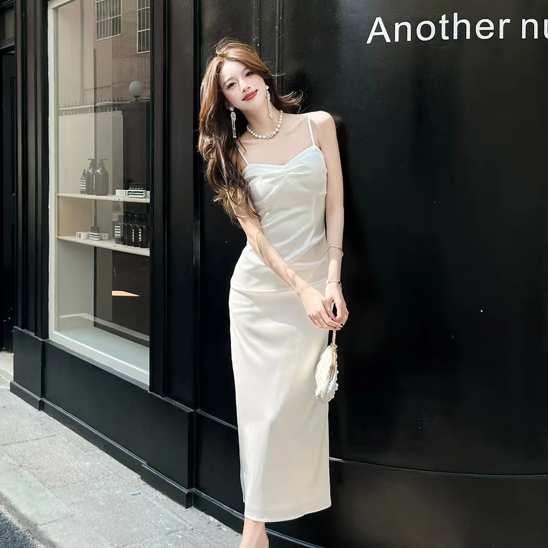 法式气质御姐范白色低领吊带连衣裙女富家千金高级感礼服裙