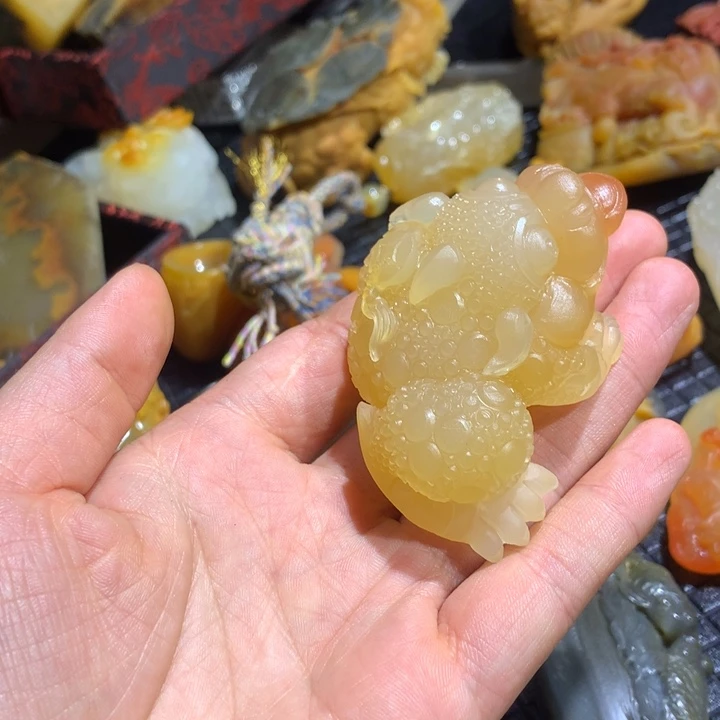 未镶嵌石英质玉（黄龙玉）颈饰
