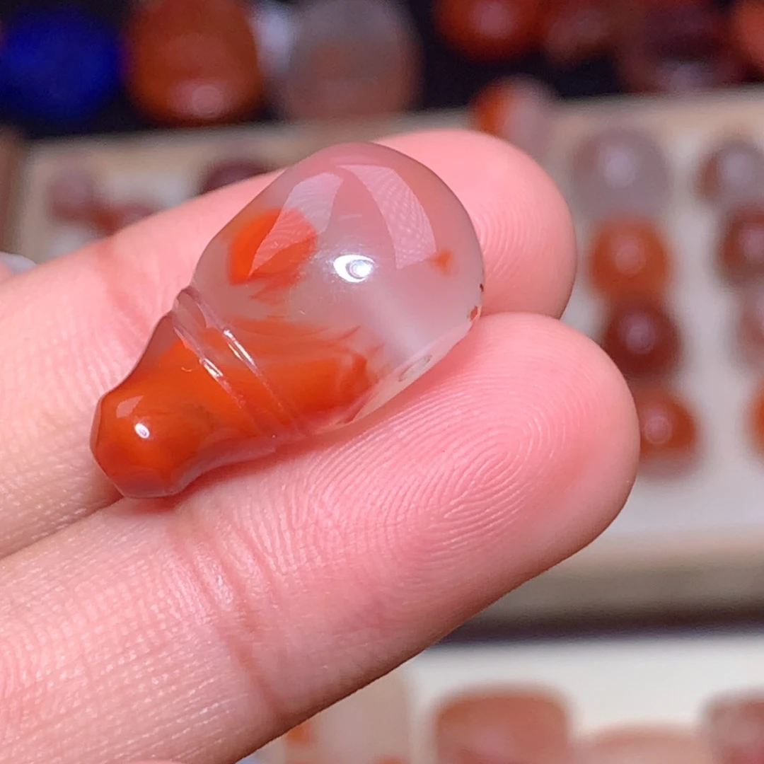 南红玛瑙未镶嵌珠宝半成品三通。