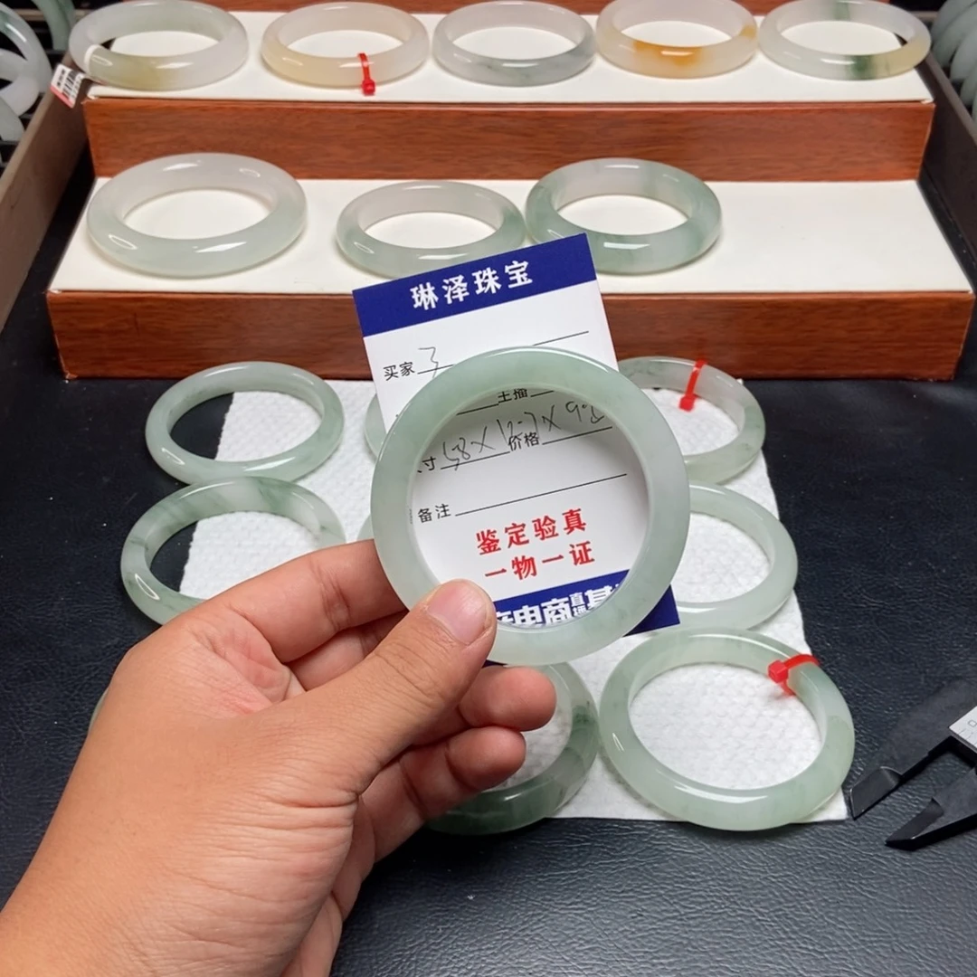枍***兮未镶嵌手镯石英质玉3