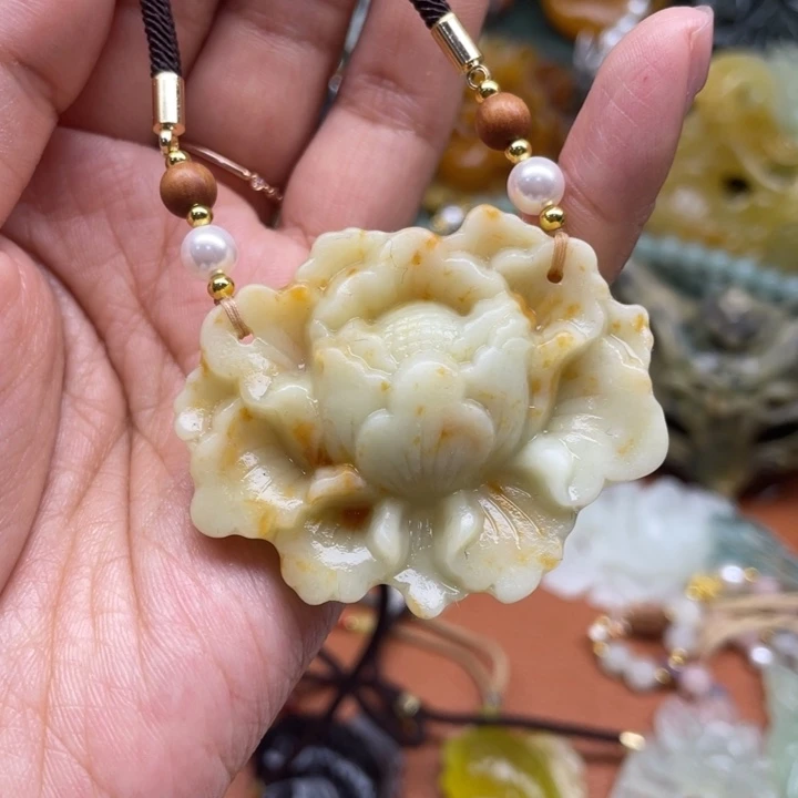 蛇纹石玉未镶嵌吊坠