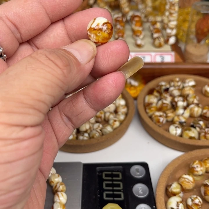 琥珀裸石未镶嵌89号