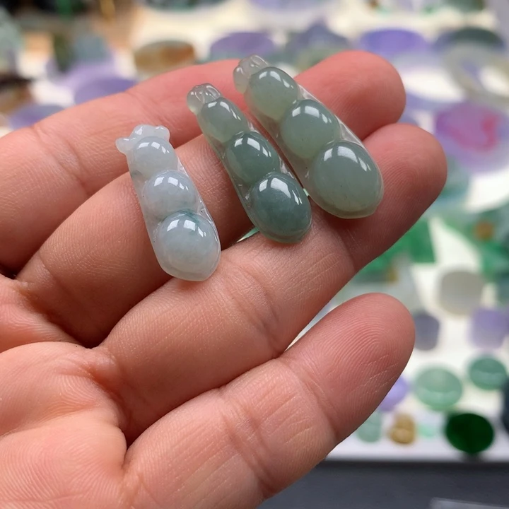 翡翠未镶嵌颈饰不退不换