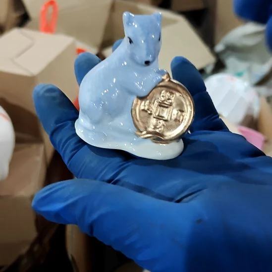 摆件盘子碗茶壶啥都有