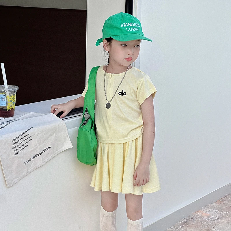 女童夏日简约套装2025新款儿童潮牌休闲夏装小女孩轻薄宽松两件套
