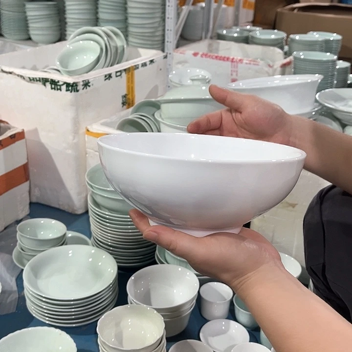 陶瓷白瓷八寸汤碗两个，微瑕包邮