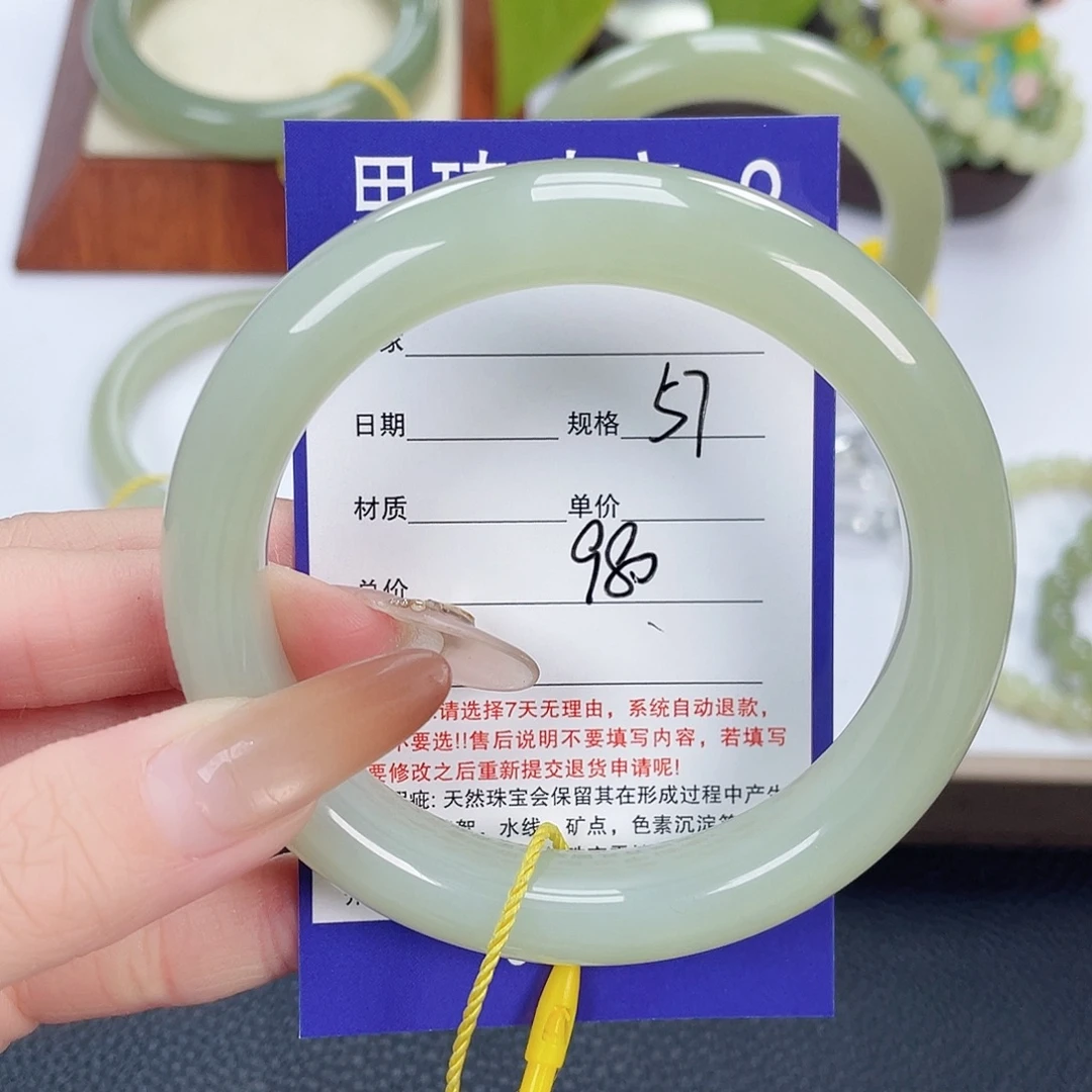 和田玉未镶嵌手镯