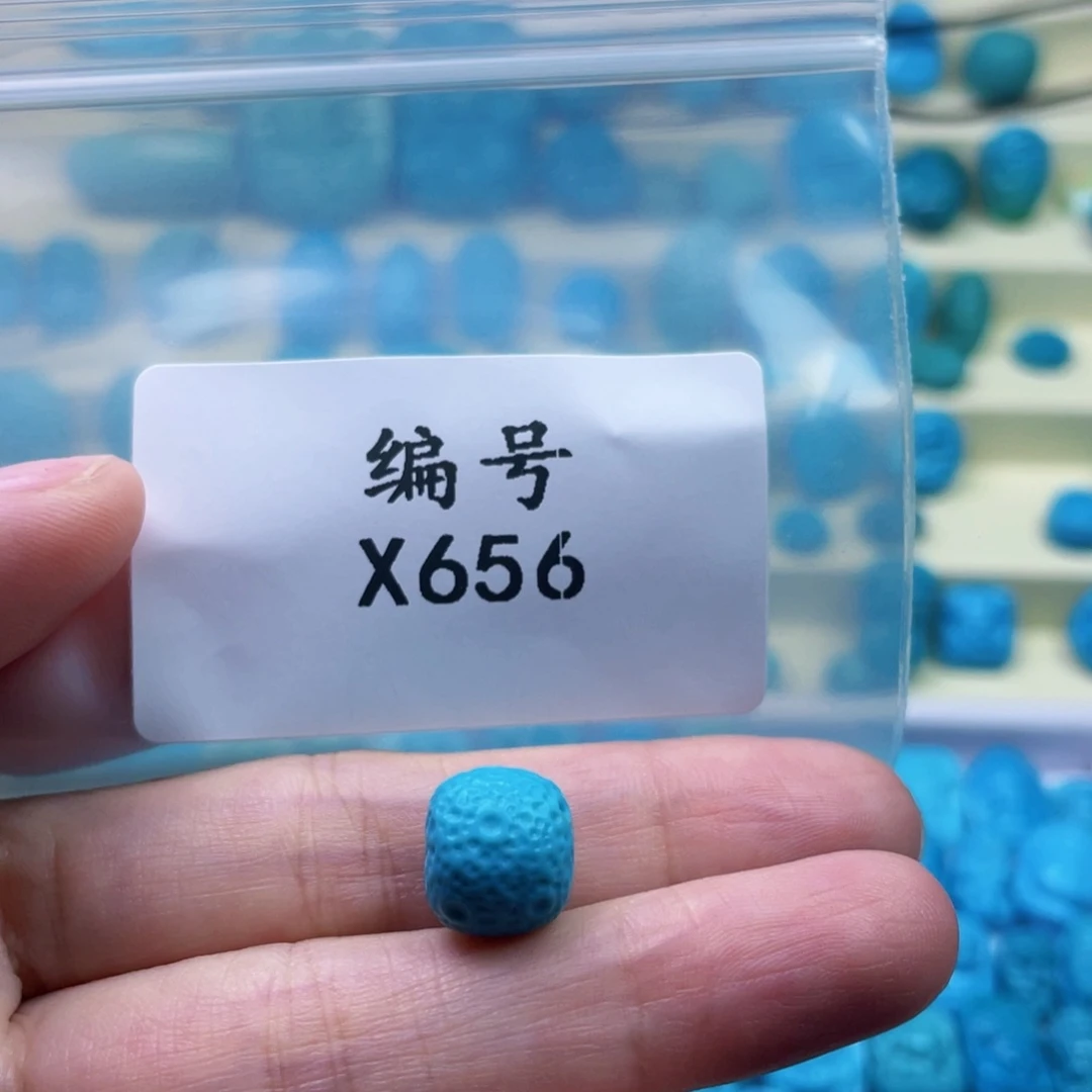 初***一未镶嵌绿松石天然原矿绿松石雕件