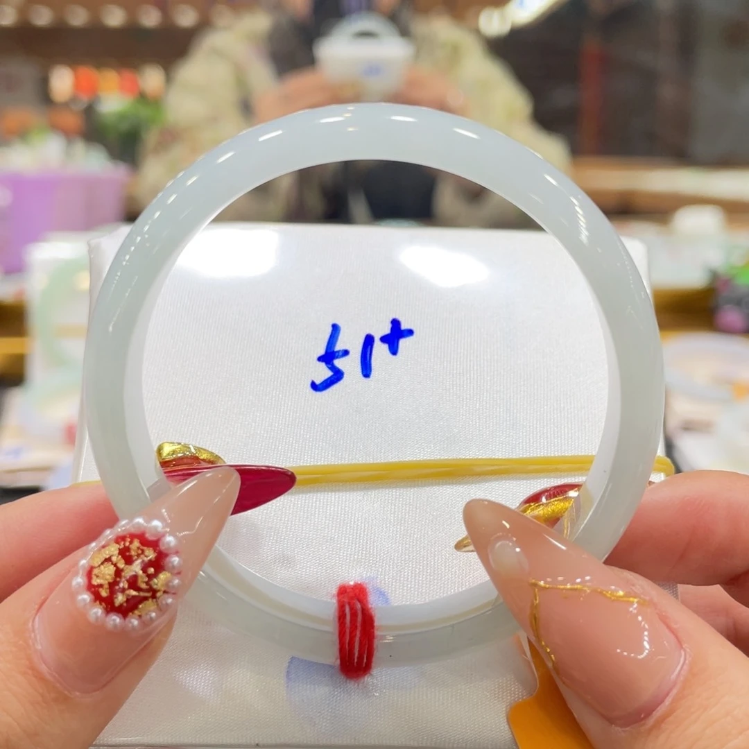 翡翠手镯未镶嵌翡翠