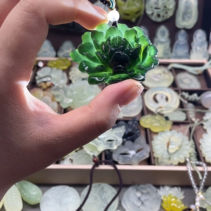 未镶嵌岫玉吊坠(赠链)