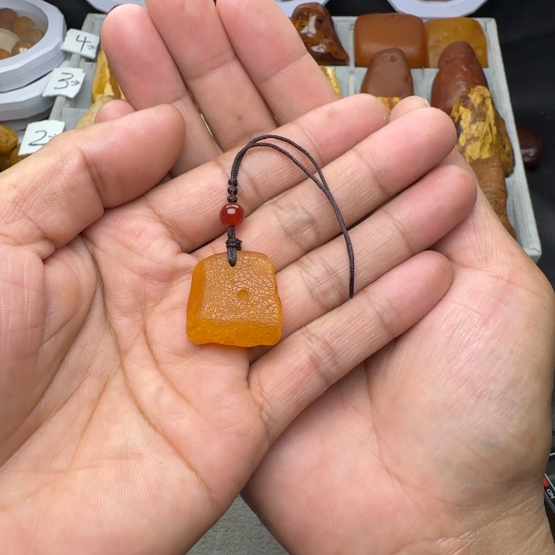 大***姐琥珀未镶嵌颈饰天然蜜蜡手机吊坠