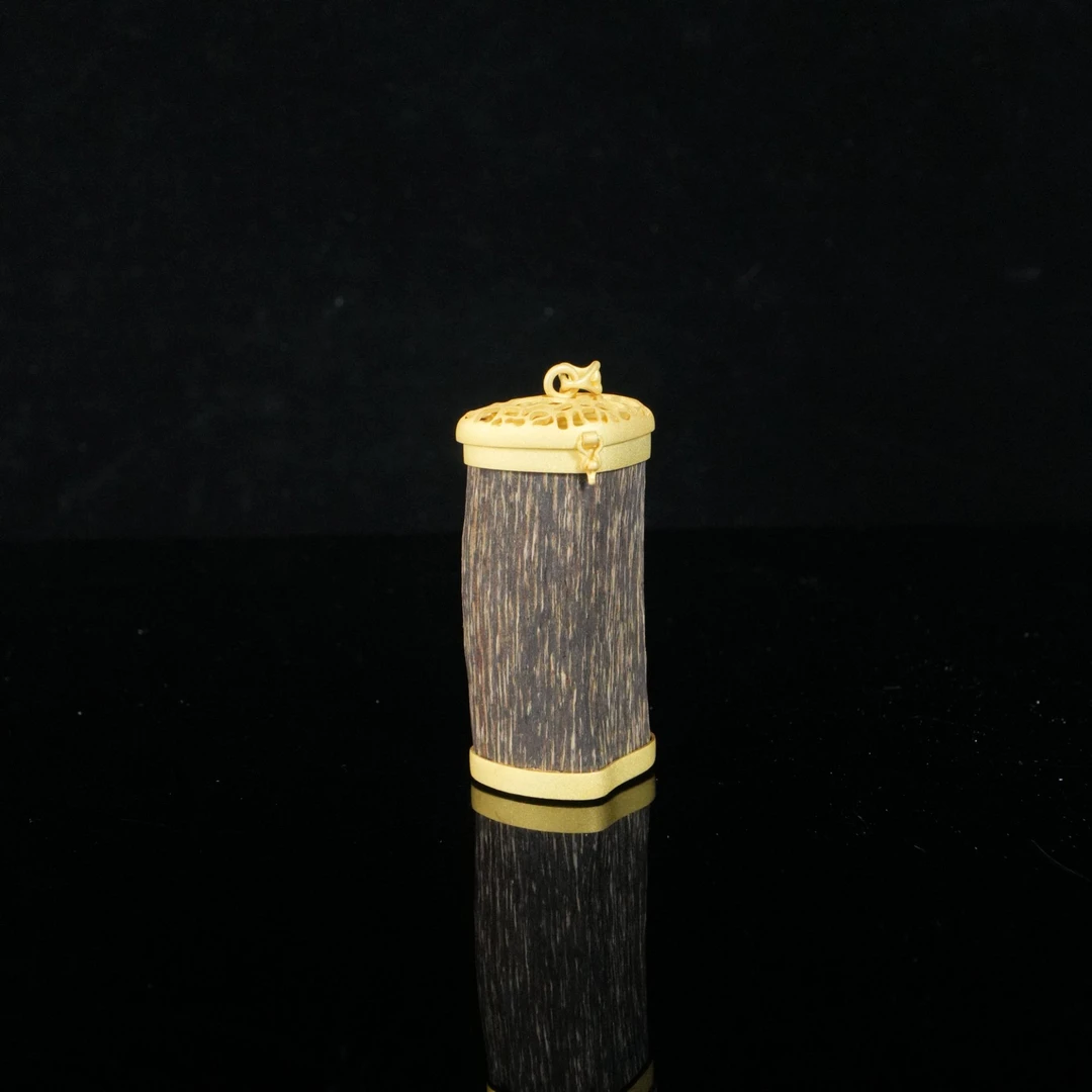 B5954 文莱黑油糖结软丝沉香香囊 5.6x2.8x2.1cm  13.1g