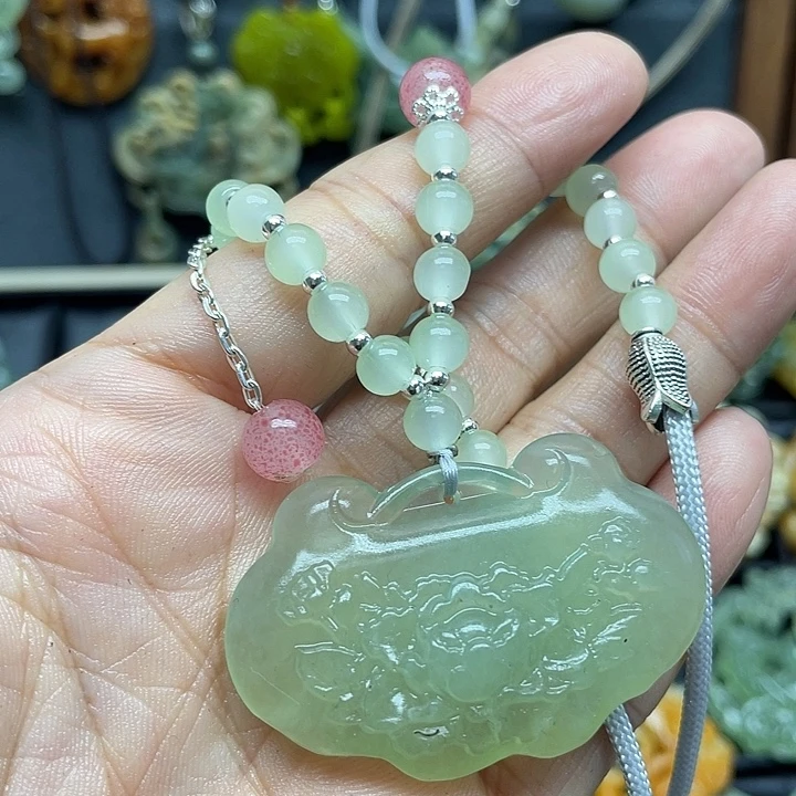 蛇纹石玉未镶嵌颈饰