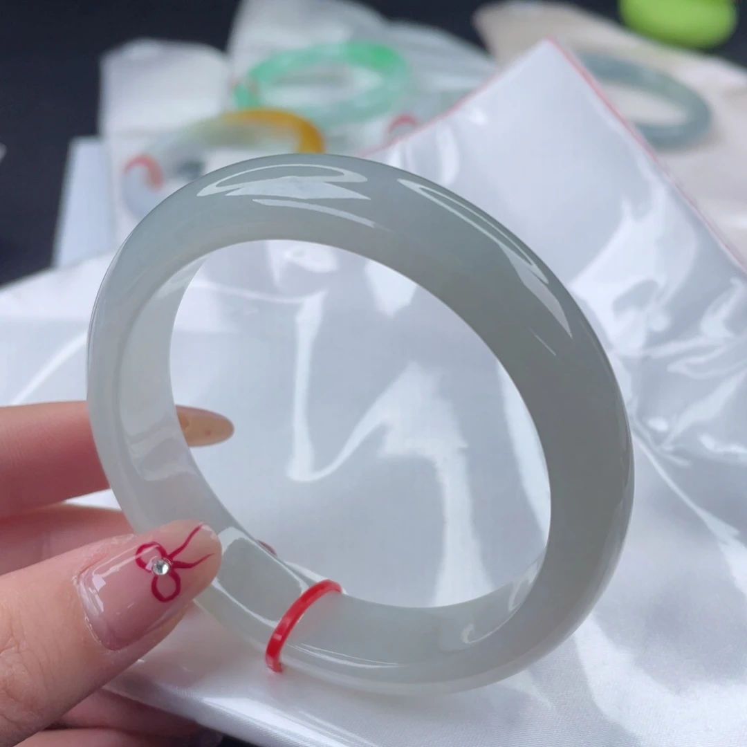 翡翠手镯未镶嵌56口