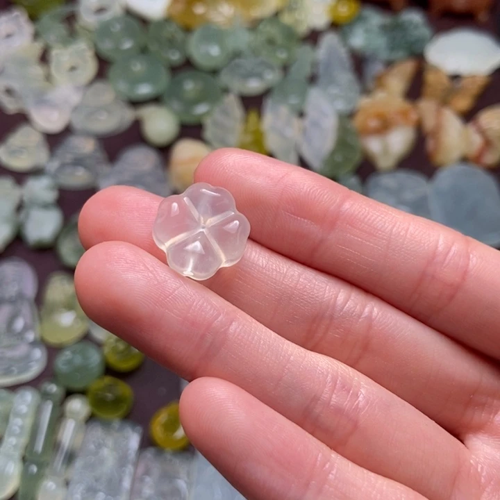 哈***皮蛇纹石玉未镶嵌颈饰