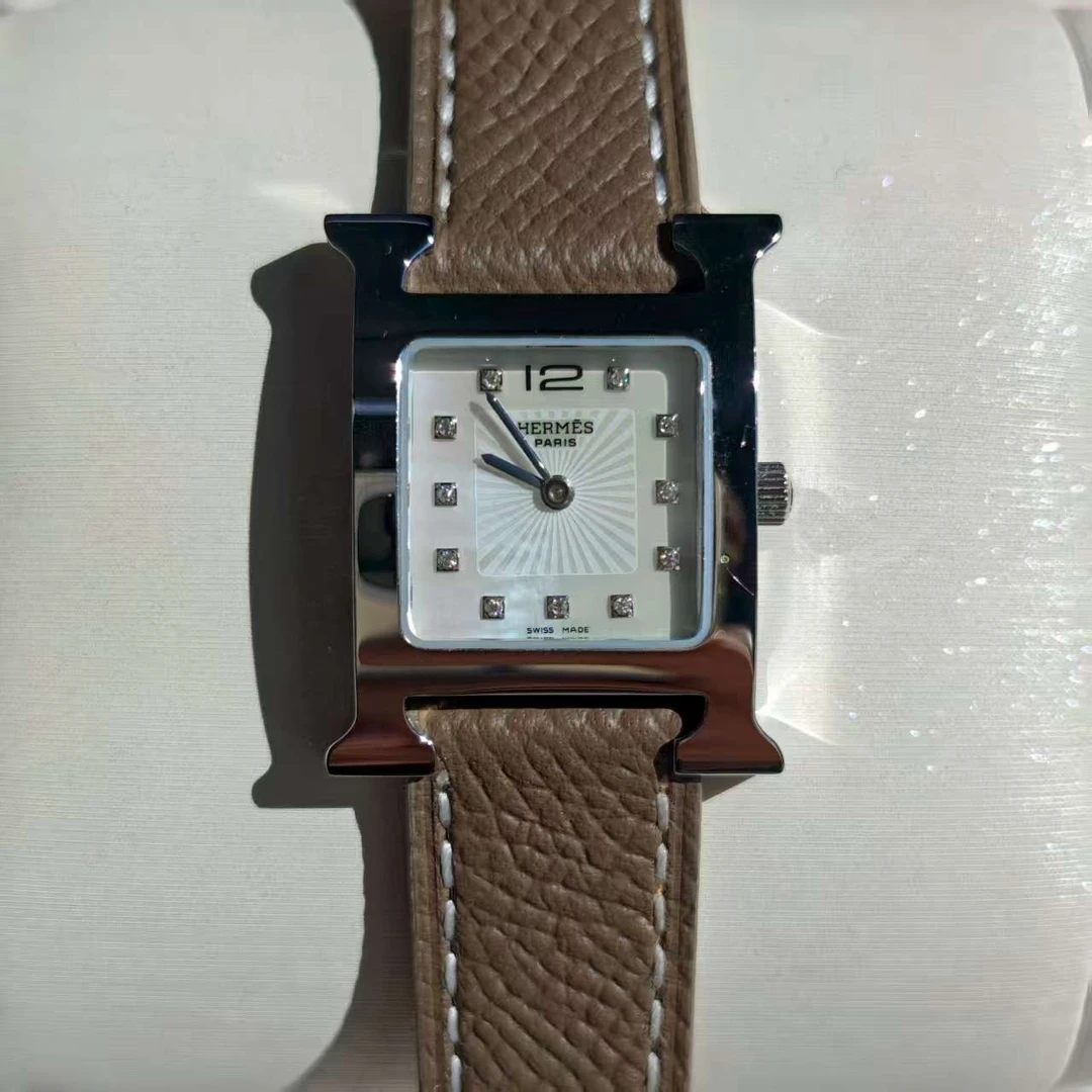 99新 Hermes/爱马仕 钢色白贝石英表HH1.210灰/棕色皮带21mm/H020