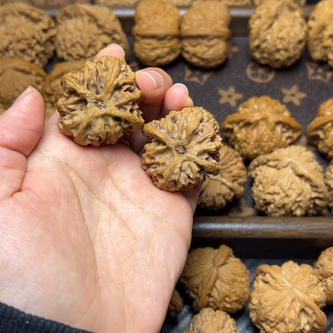 文玩核桃吊坠苹果园