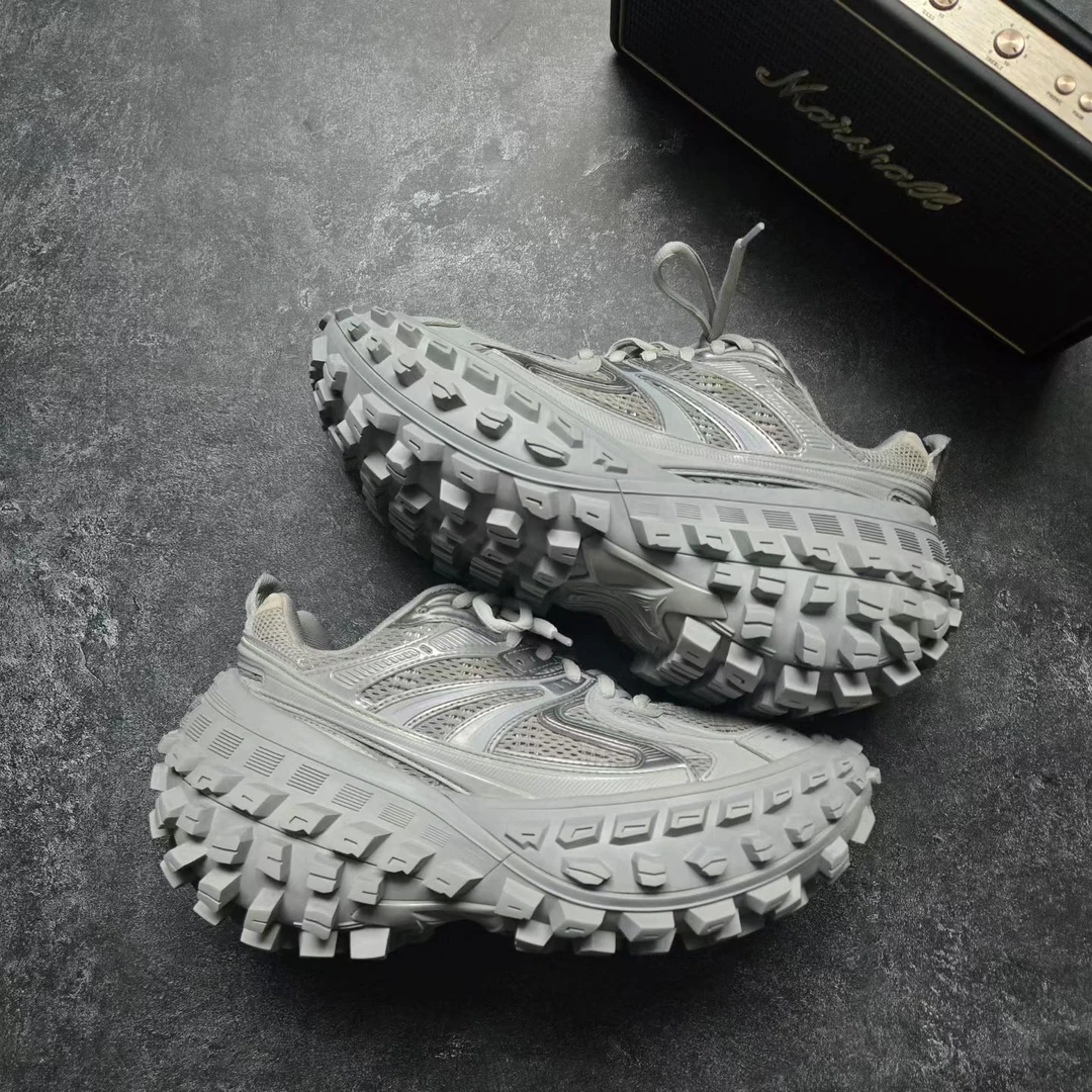 99新 Balenciaga/巴黎世家 38码 DEFENDER 灰轮胎鞋