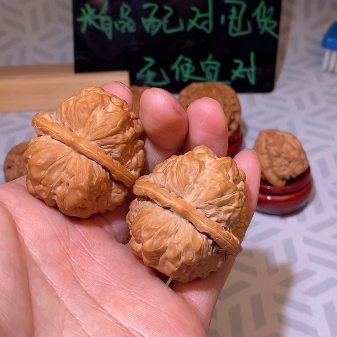 40尺蛤蟆头精配对文玩核桃