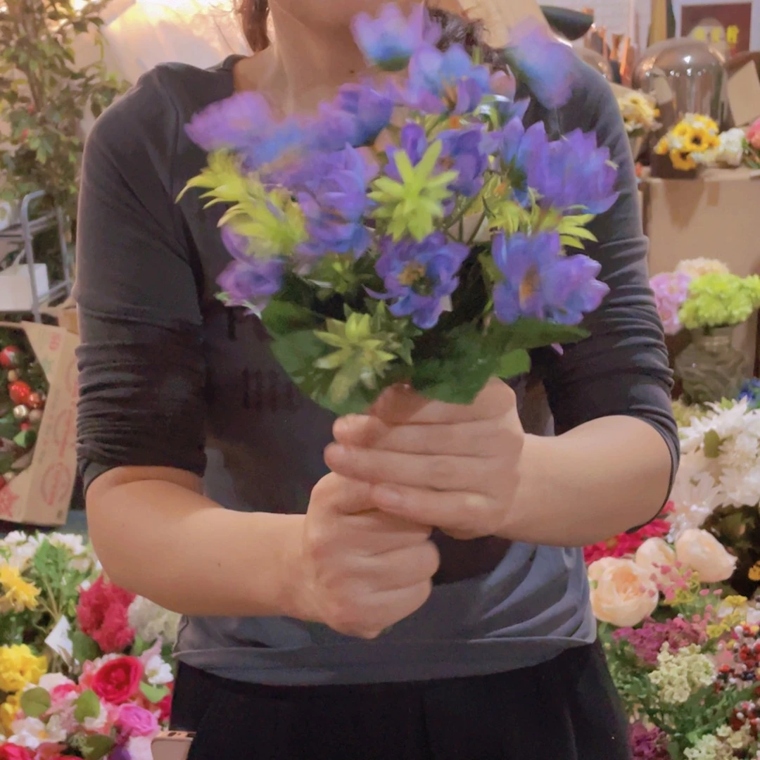 陶瓷花瓶，仿真绿植。2